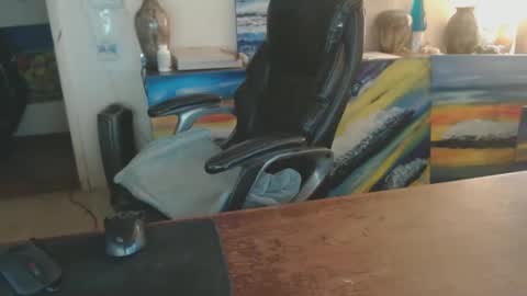 Snapshot of paulleroy chatting on 02.10.25 paulleroy online show from 02.10.25