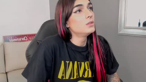 Snapshot of pauly_dolll chatting on 12.03.24 Pauly online show from 12.03.24