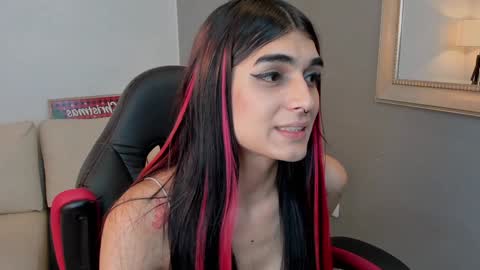 Snapshot of pauly_dolll chatting on 12.06.24 Pauly online show from 12.06.24