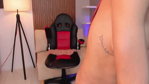 Snapshot of pauly_dolll chatting on 12.11.24 Pauly online show from 12.11.24