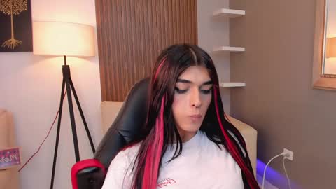 Snapshot of pauly_dolll chatting on 12.13.24 Pauly online show from 12.13.24