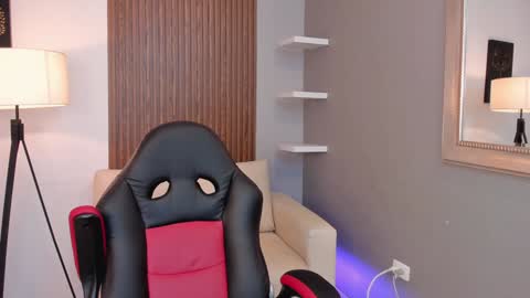 Snapshot of pauly_dolll chatting on 12.27.24 Pauly online show from 12.27.24