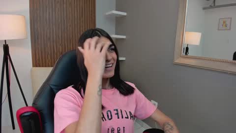 Snapshot of pauly_dolll chatting on 01.07.25 Pauly online show from 01.07.25