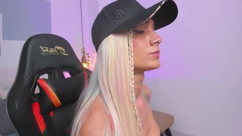 Snapshot of pauly_dolll chatting on 02.27.25 Pauly online show from 02.27.25