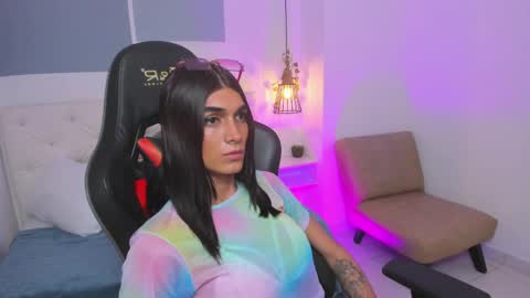 Snapshot of pauly_dolll chatting on 03.01.25 Pauly online show from 03.01.25