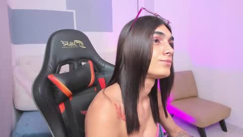 Snapshot of pauly_dolll chatting on 03.04.25 Pauly online show from 03.04.25