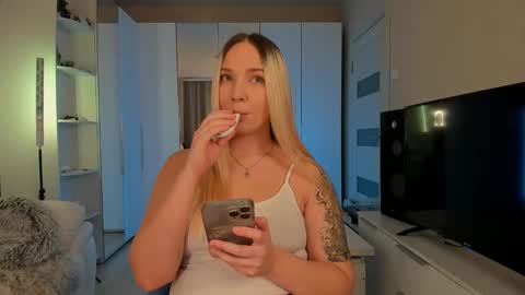 peachju1cy online show from 12.12.24