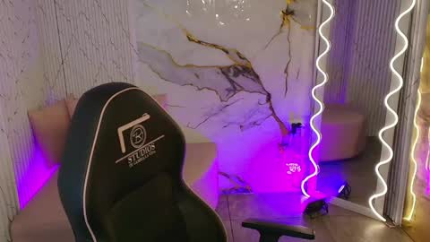 peachy_tay online show from 04.12.26