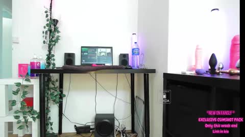 Help me to reach 200 thumbs up  online show from 09.30.25