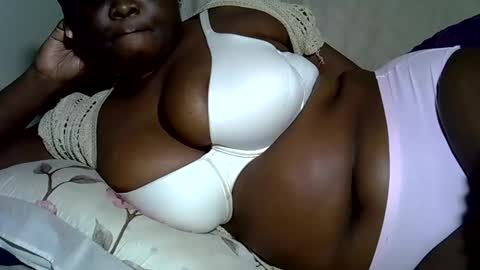 Snapshot of pearl_33 chatting on 10.24.25 Keci online show from 10.24.25