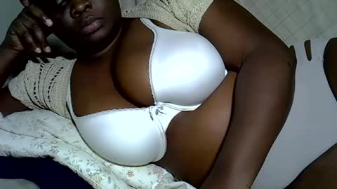 Snapshot of pearl_33 chatting on 11.05.25 Keci online show from 11.05.25