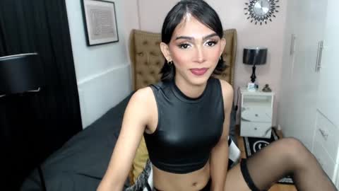 Snapshot of pearlmoore chatting on 02.02.25 Pearl online show from 02.02.25