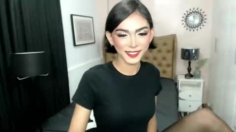 Snapshot of pearlmoore chatting on 02.25.25 Pearl online show from 02.25.25