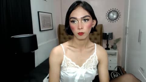 Snapshot of pearlmoore chatting on 03.05.25 Pearl online show from 03.05.25