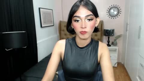 Snapshot of pearlmoore chatting on 03.09.25 Pearl online show from 03.09.25