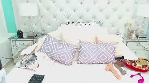 Penelope Laurent online show from 12.08.24