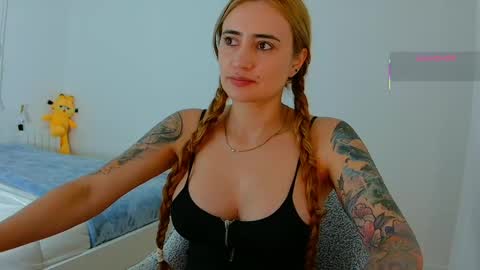Hi Im Penelope  better vibrations  1111 online show from 06.03.26
