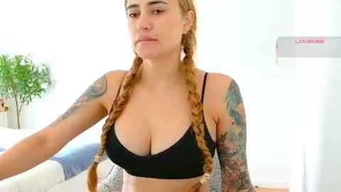 Hi Im Penelope  better vibrations  1111 online show from 07.13.26