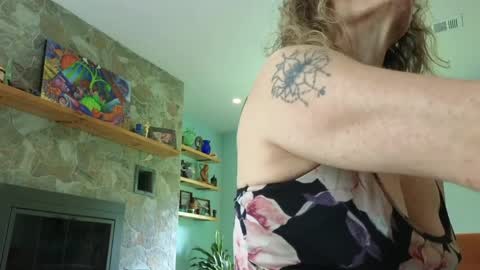 Snapshot of peppermintdusty chatting on 04.29.26 Peppermint and Dusty online show from 04.29.26