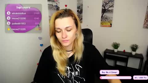 Snapshot of peppymia chatting on 10.28.25 Mia online show from 10.28.25