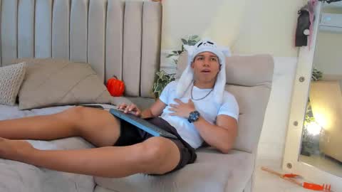 Snapshot of percy_god chatting on 10.22.25 percy_god online show from 10.22.25