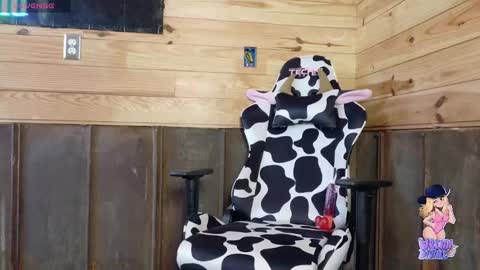 Wrenn Divine online show from 01.08.25