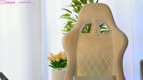 Dee online show from 02.24.25