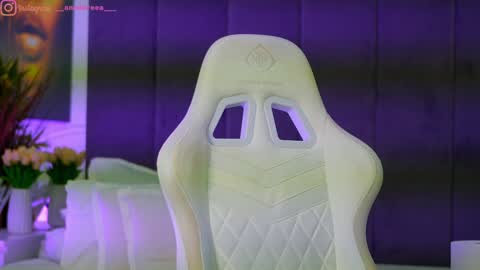 Dee online show from 11.21.25