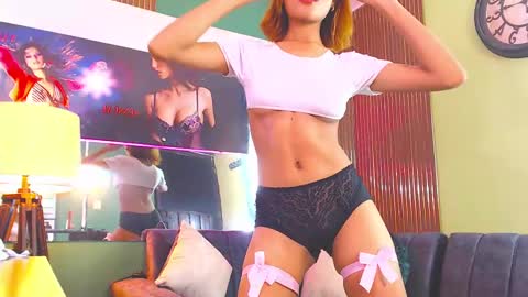 Snapshot of perla_st chatting on 02.27.25 Perla online show from 02.27.25