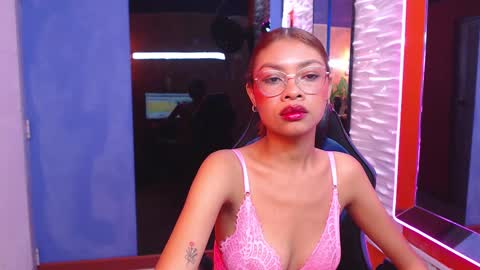 Snapshot of perla_st chatting on 02.28.25 Perla online show from 02.28.25