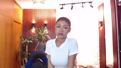 Snapshot of perla_st chatting on 03.12.25 Perla online show from 03.12.25