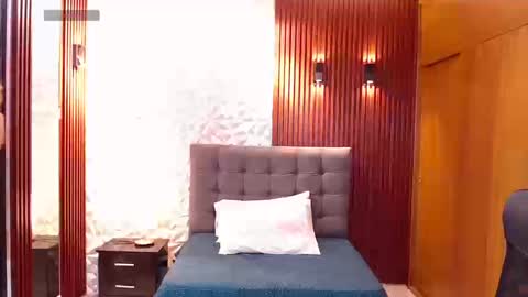 Snapshot of perla_st chatting on 09.09.25 Perla online show from 09.09.25