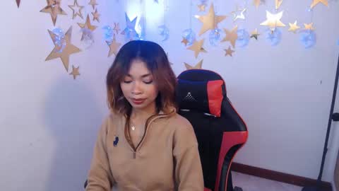 Snapshot of perla_st chatting on 10.10.25 Perla online show from 10.10.25