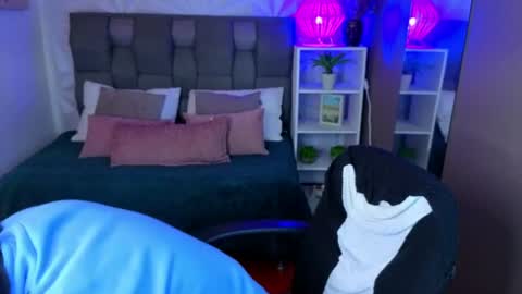 Snapshot of perlaa_moon_ chatting on 06.22.26 PERLA online show from 06.22.26