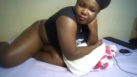 Snapshot of perpetual_doll chatting on 02.04.25 perpetual_doll online show from 02.04.25