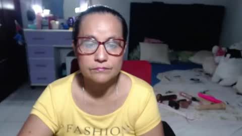 Snapshot of pervert_mommy_x chatting on 06.26.26 SAMY online show from 06.26.26