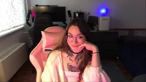 Snapshot of petal_dust_ chatting on 03.26.26 petal_dust_ online show from 03.26.26