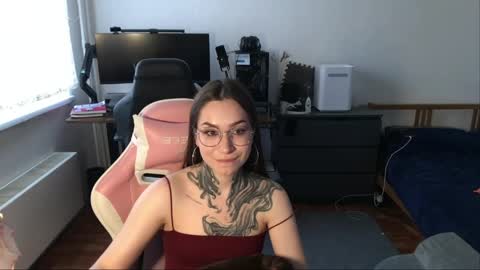 Snapshot of petal_dust_ chatting on 03.30.26 petal_dust_ online show from 03.30.26