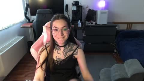 Snapshot of petal_dust_ chatting on 04.03.26 petal_dust_ online show from 04.03.26