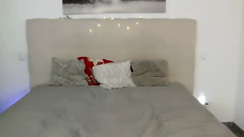 Snapshot of petersemily chatting on 12.28.24 Peters Emily online show from 12.28.24