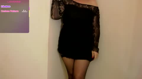 Snapshot of petersemily chatting on 11.27.25 Peters Emily online show from 11.27.25