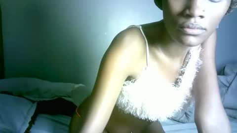 Snapshot of petite_africana001 chatting on 05.27.26 petite_africana001 online show from 05.27.26