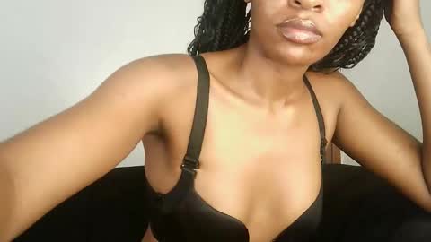 Snapshot of petite_jenn_ chatting on 02.03.26 mimi online show from 02.03.26