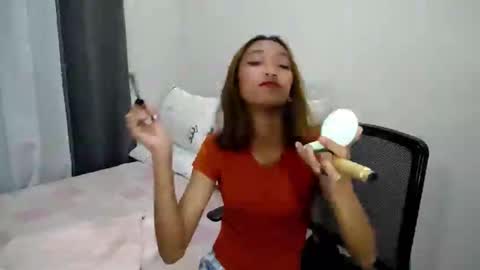 Snapshot of petite_ladysnake chatting on 12.13.24 Jan online show from 12.13.24