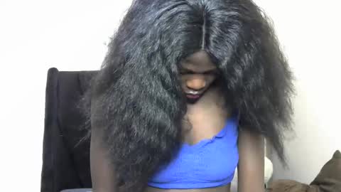 petite_lavi2 online show from 02.15.25