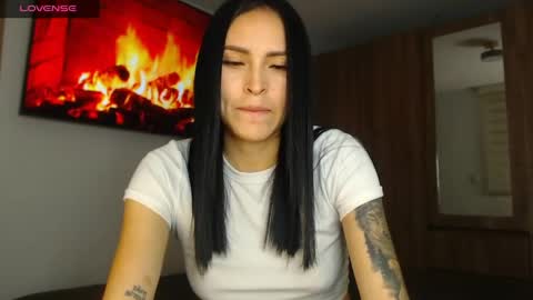 Snapshot of petite_linda chatting on 06.02.26 Linda online show from 06.02.26