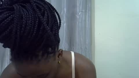 petite_melan online show from 12.03.25