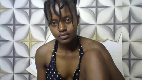 petite_star2 online show from 10.18.25