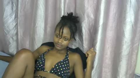 petite_star2 online show from 11.22.25