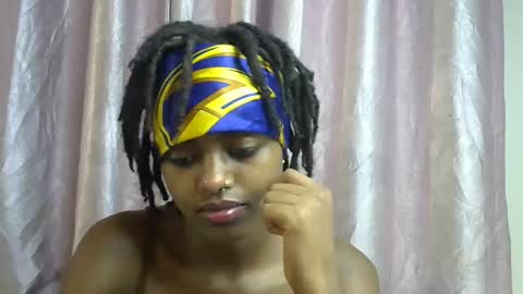 petite_star2 online show from 12.15.25